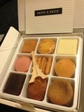 可愛らしいクッキーが並んでいます