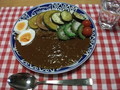 我が家で作った野菜カレーです。今回のカレーには肉を入れていませんが、ルーの味わいがとても美味しいので満足感が非常にあったと思います。