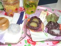 和菓子の中は、それぞれ　たっぷりな小豆あんや大きい栗、餅、がはいっていて美味しそうと思いました。