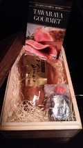 木の箱で素晴らしい包装でした。