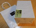 高級感のある包装と手土産用の手提げ袋
