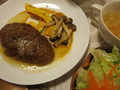 ハンバーグの肉汁に白ワインソース相性バッチリです！！