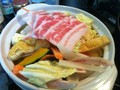 土鍋からお野菜がはみでそうなくらい！