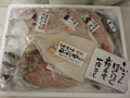 綺麗に並んだ干物に心躍るような梱包