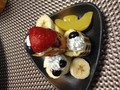 取り分けた後はそれぞれ好きなフルーツをトッピングしました。