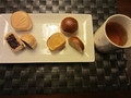きぬの夕月と栗饅頭をほうじ茶で頂きました