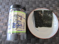ワサビの顆粒（右の海苔）がトッピングされてます。