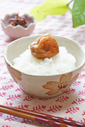 梅干の酸っぱさと白いごはんの甘みがなんとも美味しくマッチ☆