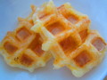 ワッフルメーカーで焼いたら、新しいおやつの完成です。