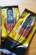 真空状態で届いたパッケージ。こちらの裏面にお勧めの食べ方が書いてあり、とても親切でした。