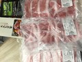 イベリコ豚の説明書きや、パンフレットが同封してあり三種類のお肉が別々に分けてあり一枚一枚取りやすくなっておりました。