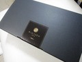 箱は真っ黒な色。高級感漂ってます！