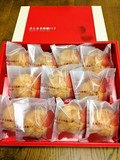 箱の中に、かわいらしい林檎パイがいっぱい♪