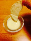 とろっとろのチーズにえびせんべいをからめていただきます♪