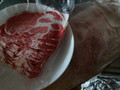 中を開けると、素晴らしい見た目のお肉が登場！！眺めていたいくらいきれいなお肉です。