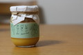 シンプルで素朴なラベルの可愛らしい瓶です