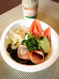 玉ねぎスライスが合う！！シンプルにカットしたお野菜にかけて☆