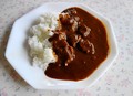ご飯を添えて完成！レトルトとは思えない本格ビーフカリーの美味しさ！