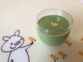 金粉がのっていて高級感漂います。一口食べると新緑を思わせるさわやかさが口いっぱいに広がります。