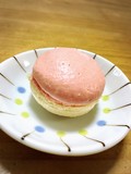 こちらは桃味のマカロンです。見た目がかわいらしくて女性に喜ばれそうですね。もちろんあじは最高でした。