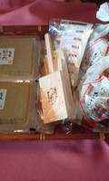竹籠とローズ色の風呂敷がおしゃれです。
